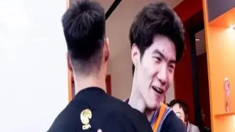 詹姆斯纽约现身，共庆三十周年演唱会：终极攻略与好友互动瞬间